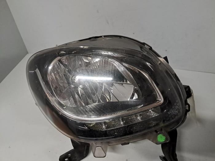 Używane Reflektor prawy Smart Forfour (453) 0.9 Brabus TCE 12V Cena € 181,50 Z VAT oferowane przez De Jonghe Recuparts
