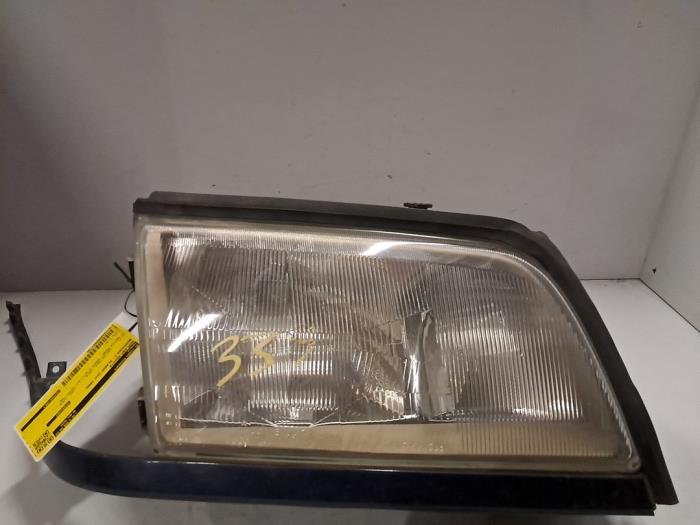 Używane Reflektor prawy Mercedes C (W202) Cena € 48,40 Z VAT oferowane przez De Jonghe Recuparts