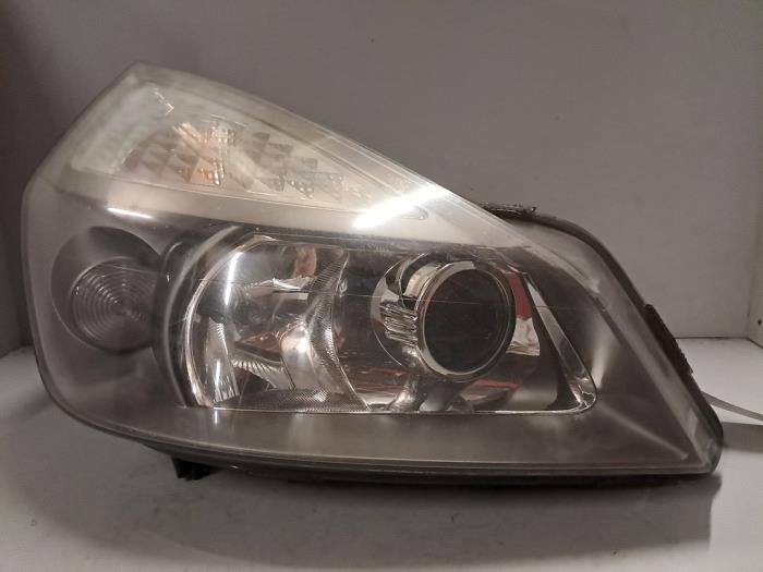 Używane Reflektor prawy Renault Espace Cena € 181,50 Z VAT oferowane przez De Jonghe Recuparts