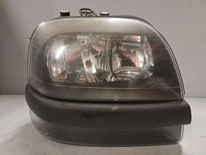 Używane Reflektor prawy Fiat Doblo Cena € 54,45 Z VAT oferowane przez De Jonghe Recuparts