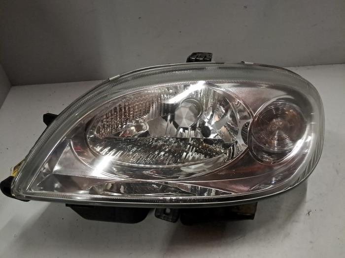 Używane Reflektor lewy Citroen Saxo Cena € 42,35 Z VAT oferowane przez De Jonghe Recuparts