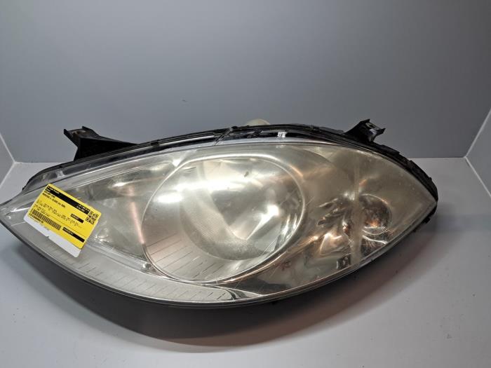 Używane Reflektor lewy Mercedes A (W169) Cena € 60,50 Z VAT oferowane przez De Jonghe Recuparts