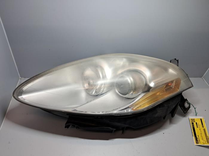 Używane Reflektor lewy Fiat Bravo (198A) Cena € 60,50 Z VAT oferowane przez De Jonghe Recuparts