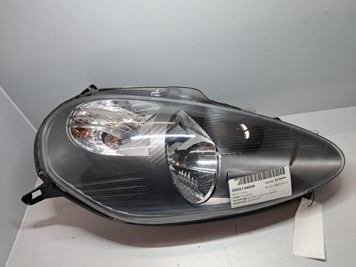 Używane Reflektor lewy Fiat Punto III (199) 1.3 JTD Multijet Start&Stop 16V Cena € 48,40 Z VAT oferowane przez De Jonghe Recuparts