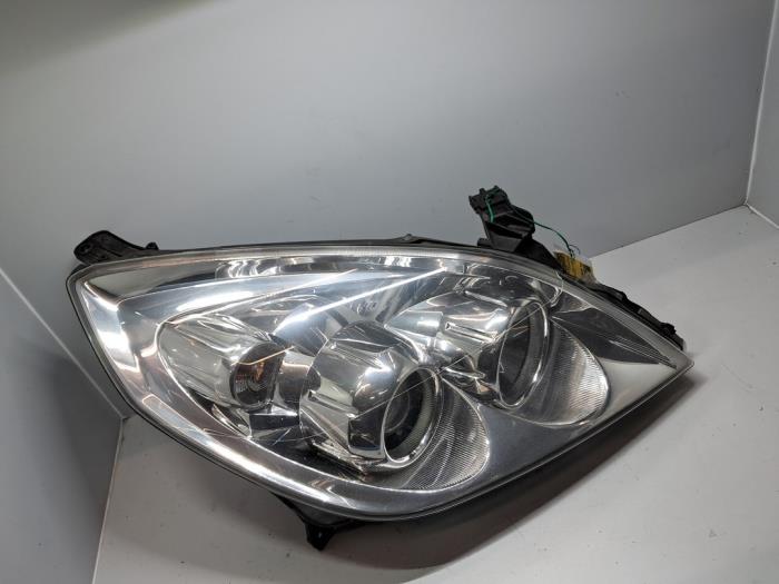 Używane Reflektor prawy Opel Vectra C 1.6 16V Twinport Cena € 84,70 Z VAT oferowane przez De Jonghe Recuparts