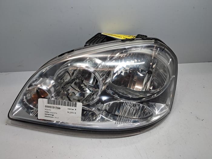 Używane Reflektor lewy Chevrolet Nubira 1.4 16V Cena € 48,40 Z VAT oferowane przez De Jonghe Recuparts