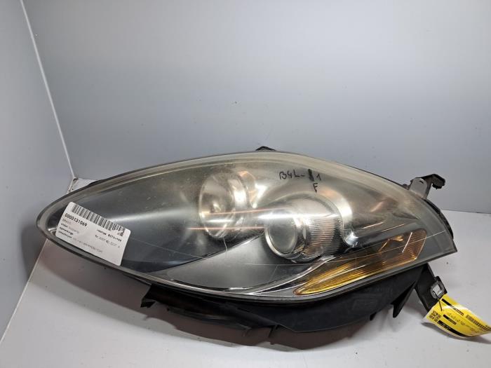 Używane Reflektor lewy Fiat Bravo (198A) 1.9 JTD Multijet Cena € 84,70 Z VAT oferowane przez De Jonghe Recuparts
