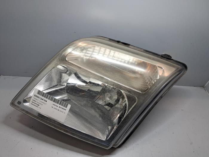 Używane Reflektor lewy Ford Transit Connect 1.8 TDCi 90 Cena € 48,40 Z VAT oferowane przez De Jonghe Recuparts