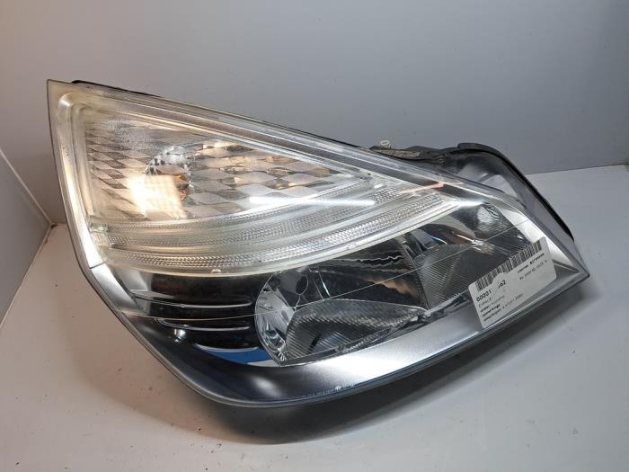 Używane Reflektor prawy Renault Espace (JK) 2.0 16V Turbo Cena € 48,40 Z VAT oferowane przez De Jonghe Recuparts