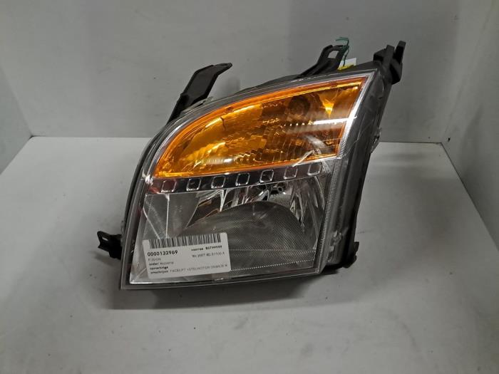 Używane Reflektor lewy Ford Fusion 1.25 16V Cena € 60,50 Z VAT oferowane przez De Jonghe Recuparts