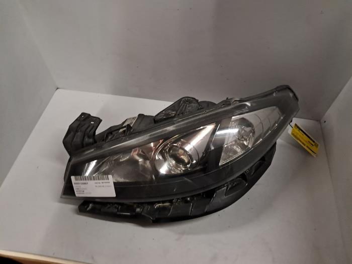 Gebrauchte Scheinwerfer links Renault Laguna II (BG) 1.6 16V Preis € 121,00 Mit Mehrwertsteuer angeboten von De Jonghe Recuparts