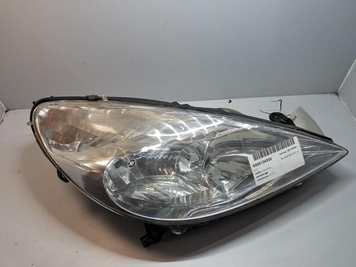 Używane Reflektor prawy Peugeot 607 (9D/U) 2.0 16V Cena € 121,00 Z VAT oferowane przez De Jonghe Recuparts