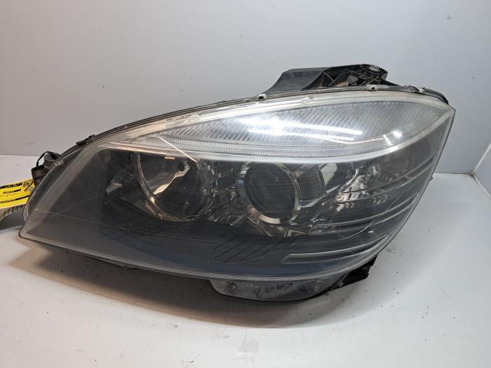 Używane Reflektor lewy Mercedes CLC (C203) 1.6 160 Kompressor 16V BlueEfficiency Cena € 211,75 Z VAT oferowane przez De Jonghe Recuparts