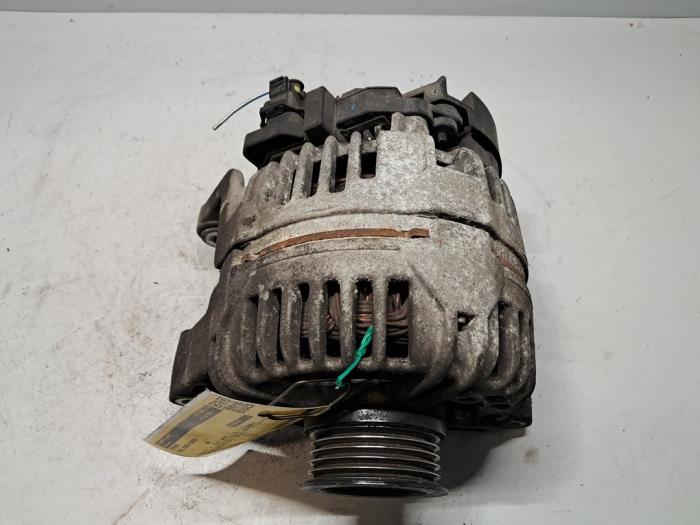 Begagnade Dynamo Opel Corsa D 1.0 Pris € 60,50 Inklusive moms erbjuds av De Jonghe Recuparts