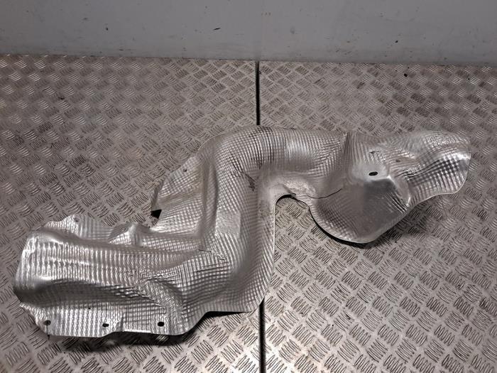 Begagnade Värmesköld Opel Corsa F (UB/UH/UP) 1.2 12V 75 Pris € 78,65 Inklusive moms erbjuds av De Jonghe Recuparts