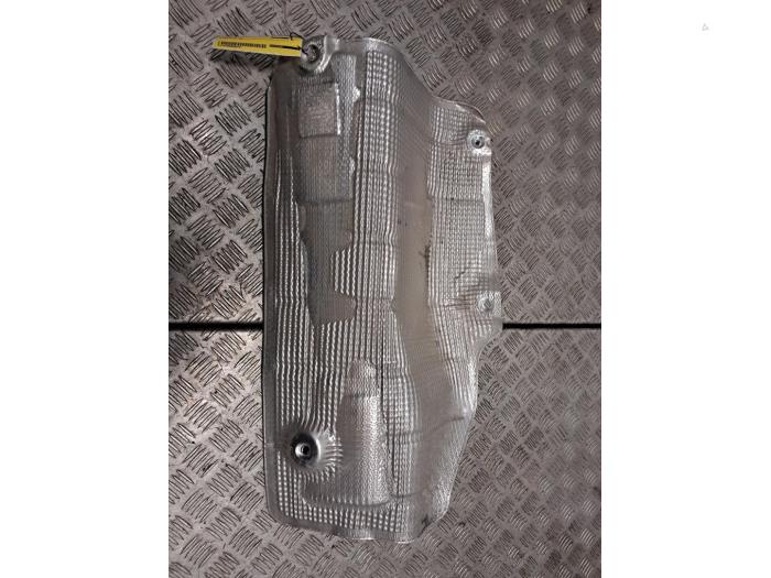 Begagnade Värmesköld Opel Corsa F (UB/UH/UP) 1.2 12V 75 Pris € 90,75 Inklusive moms erbjuds av De Jonghe Recuparts