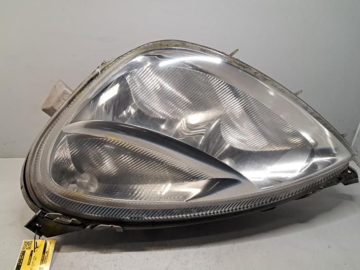 Używane Reflektor lewy Mercedes A (W168) 1.9 A-190 Cena € 60,50 Z VAT oferowane przez De Jonghe Recuparts