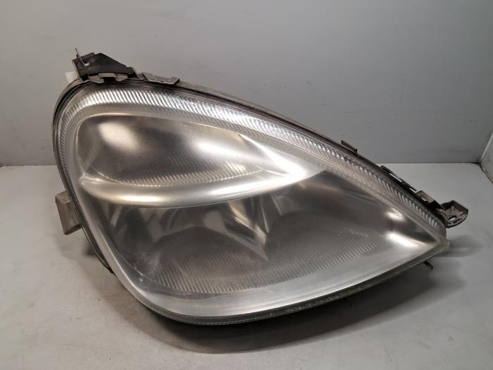 Używane Reflektor prawy Mercedes A (W168) 1.9 A-190 Cena € 60,50 Z VAT oferowane przez De Jonghe Recuparts