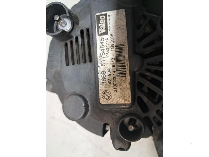 Dynamo van een Fiat Fiorino (225) 1.3 JTD 16V Multijet 2013