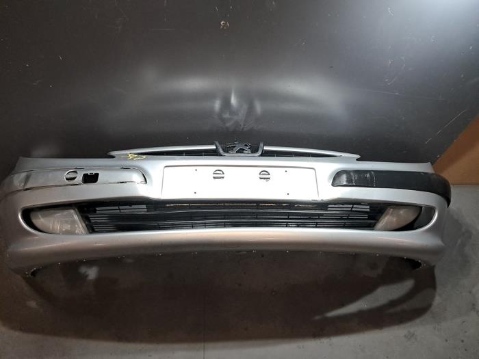 Usados Parachoques Peugeot 607 (9D/U) Precio € 96,80 IVA incluido ofrecido por De Jonghe Recuparts