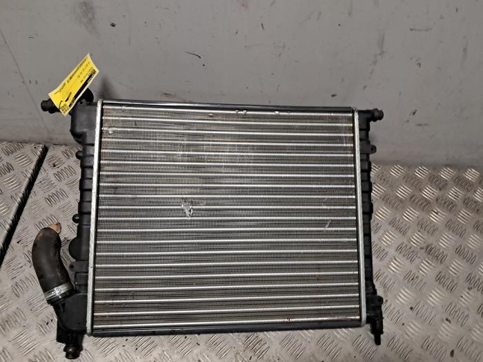 Usagé Radiateur Renault 19 Phase II/III (L53) 1.4 Prix € 72,60 Prix TTC proposé par De Jonghe Recuparts
