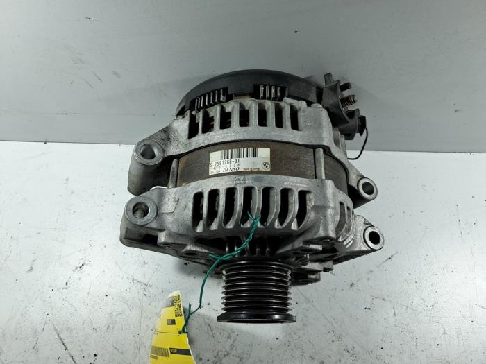 Usagé Dynamo BMW 5 serie (F10) 523i 24V Prix € 121,00 Prix TTC proposé par De Jonghe Recuparts