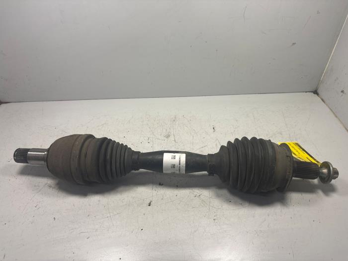 Gebrauchte Antriebswelle links vorne Mercedes A (W176) 1.6 A-180 16V Preis € 108,90 Mit Mehrwertsteuer angeboten von De Jonghe Recuparts