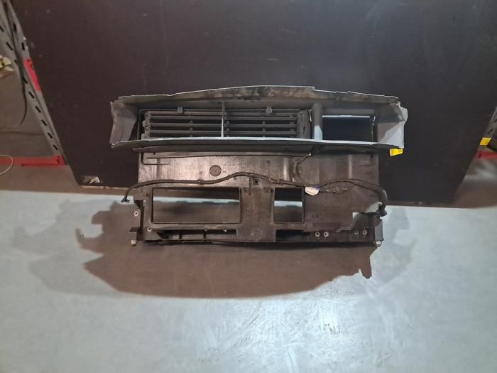 Używane Panel przedni Renault Talisman (RFDL) 1.6 dCi 130 Cena € 423,50 Z VAT oferowane przez De Jonghe Recuparts