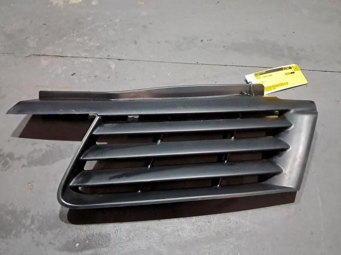 Używane Grill Renault Espace (JK) Cena € 12,10 Z VAT oferowane przez De Jonghe Recuparts
