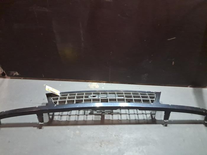 Używane Grill Opel Frontera Sport (SUD2) Cena € 24,20 Z VAT oferowane przez De Jonghe Recuparts