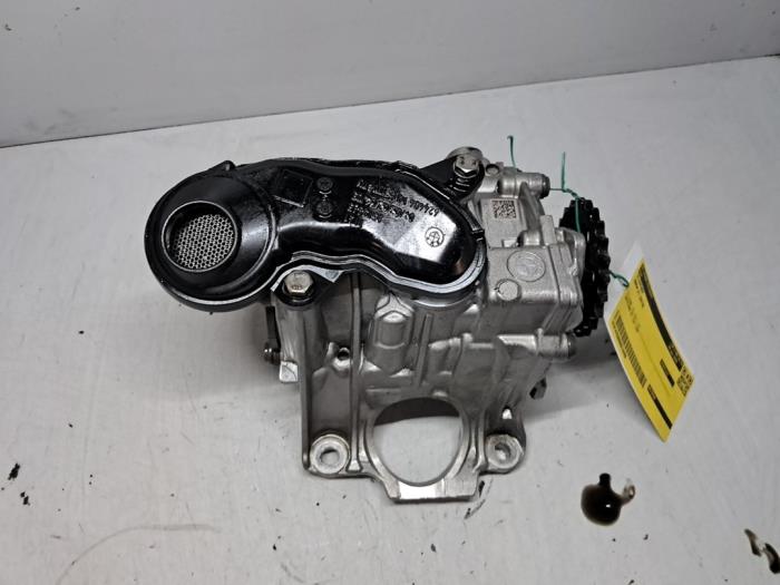 Używane Pompa oleju BMW X1 (F48) sDrive 18d 2.0 16V Cena € 242,00 Z VAT oferowane przez De Jonghe Recuparts