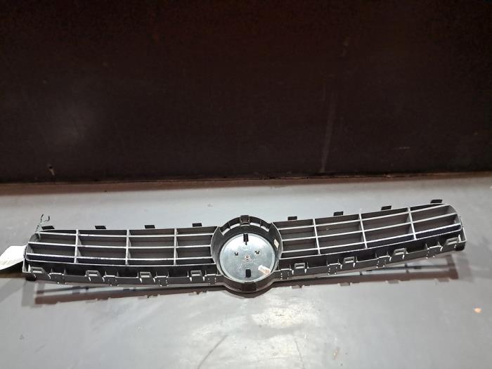 Używane Grill Fiat Bravo (198A) Cena € 24,20 Z VAT oferowane przez De Jonghe Recuparts