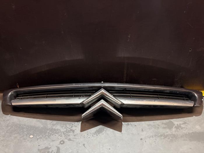 Używane Grill Citroen C8 (EA/EB) Cena € 24,20 Z VAT oferowane przez De Jonghe Recuparts