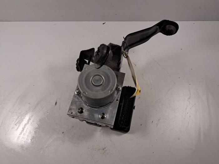 Begagnade ABS-pump Volvo XC40 (XZ) 1.5 T4 Plug-in Hybrid 12V Pris € 242,00 Inklusive moms erbjuds av De Jonghe Recuparts