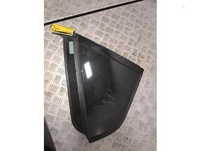 Usados Ventanilla triangular izquierda detrás Volvo XC40 (XZ) 1.5 T4 Plug-in Hybrid 12V Precio € 72,60 IVA incluido ofrecido por De Jonghe Recuparts