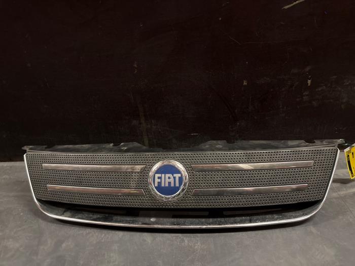 Używane Grill Fiat Multipla (186) Cena € 24,20 Z VAT oferowane przez De Jonghe Recuparts