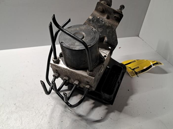 Begagnade ABS-pump Volkswagen Polo IV (9N1/2/3) 1.2 12V Pris € 96,80 Inklusive moms erbjuds av De Jonghe Recuparts