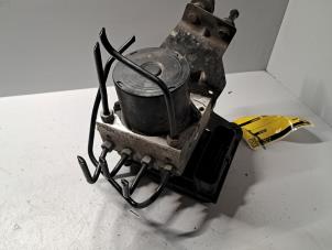 ABS-pump från en Volkswagen Polo IV (9N1/2/3) 1.2 12V 2006