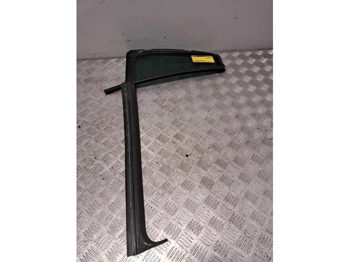 Usados Ventanilla triangular derecha detrás Skoda Octavia Combi (1Z5) 1.4 TSI 16V Precio € 48,40 IVA incluido ofrecido por De Jonghe Recuparts
