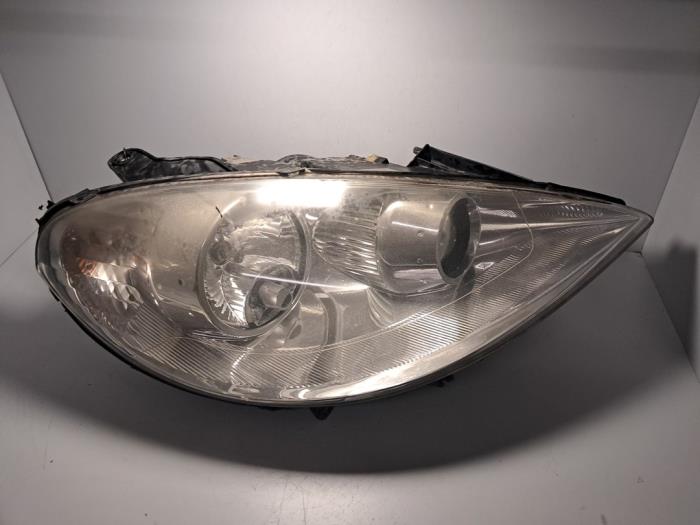 Używane Reflektor prawy Peugeot 807 2.0 HDi 16V 136 FAP Cena € 60,50 Z VAT oferowane przez De Jonghe Recuparts