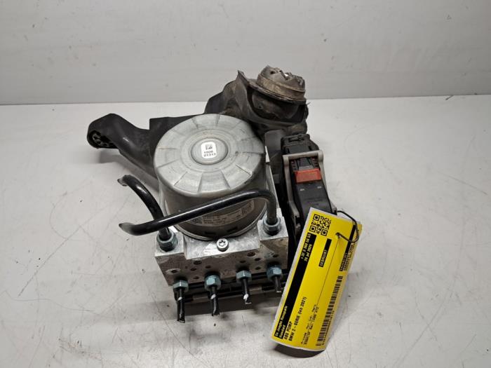 Używane Pompa ABS BMW 2 serie Gran Coupe (F44) 218i 1.5 TwinPower Turbo 12V Cena € 211,75 Z VAT oferowane przez De Jonghe Recuparts