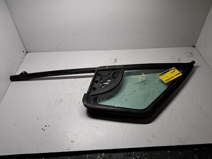 Usados Ventanilla triangular derecha delante Peugeot Partner (GC/GF/GG/GJ/GK) 1.6 HDI 75 16V Precio € 60,50 IVA incluido ofrecido por De Jonghe Recuparts