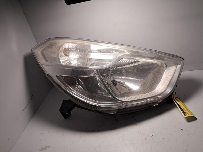 Używane Reflektor prawy Dacia Dokker (0S) 1.5 dCi 75 Cena € 151,25 Z VAT oferowane przez De Jonghe Recuparts