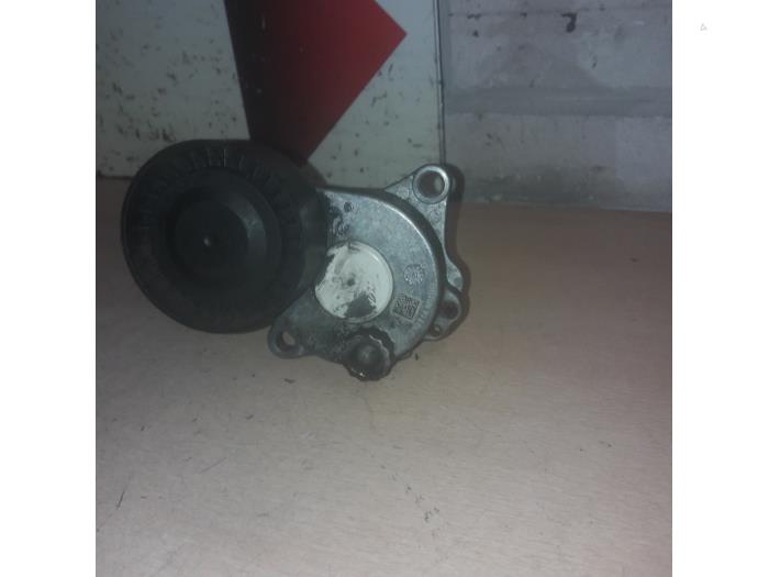 Usados Tensor correa múltiple Mercedes Sprinter 3,5t (906.63) 213 CDI 16V Precio € 25,00 Norma de margen ofrecido por EU Engines & Parts BV