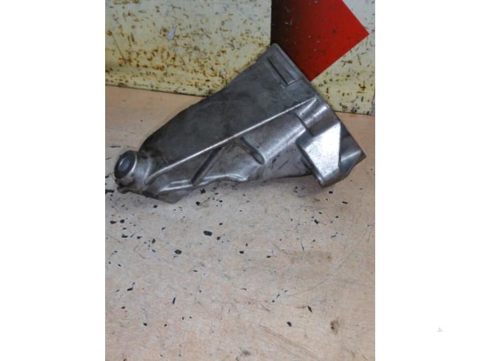 Used Engine mount Mercedes Sprinter 3,5t (906.63) 216 Price € 25,00 Margin scheme offered by EU Engines & Parts BV