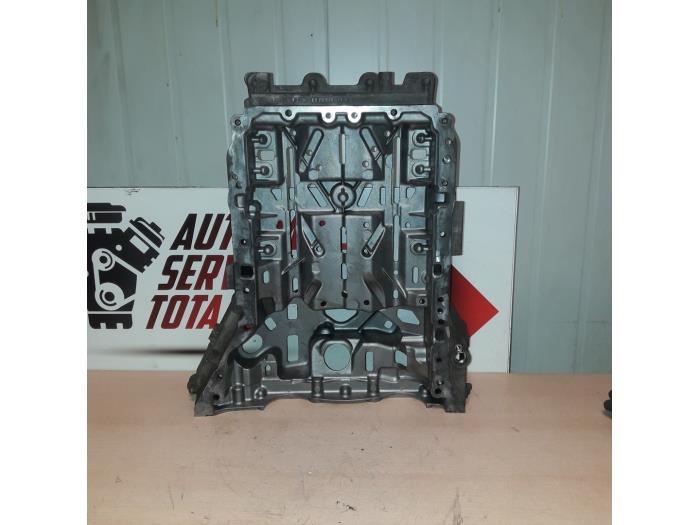 Usagé Couvercle carter Mercedes C (W205) C-200d 2.2 16V Prix € 75,00 Règlement à la marge proposé par EU Engines & Parts BV