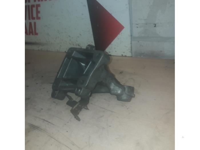 Used Engine mount Mercedes ML II (164/4JG) 3.0 ML-300 CDI 4-Matic V6 24V Price € 25,00 Margin scheme offered by EU Engines & Parts BV