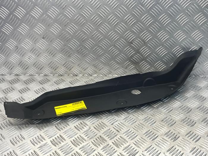 Usados Protector interno Mercedes E (C238) Precio € 15,00 Norma de margen ofrecido por EU Engines & Parts BV