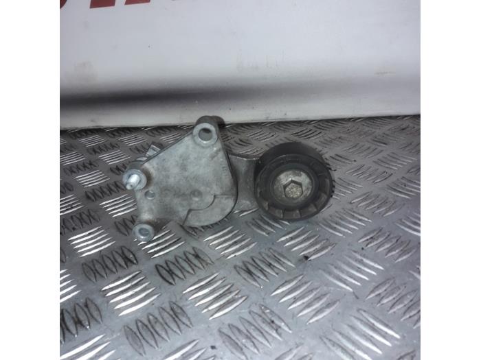 Usados Rodillo tensor correa múltiple Peugeot Partner (GC/GF/GG/GJ/GK) 1.6 HDI 75 16V Precio € 30,00 Norma de margen ofrecido por EU Engines & Parts BV