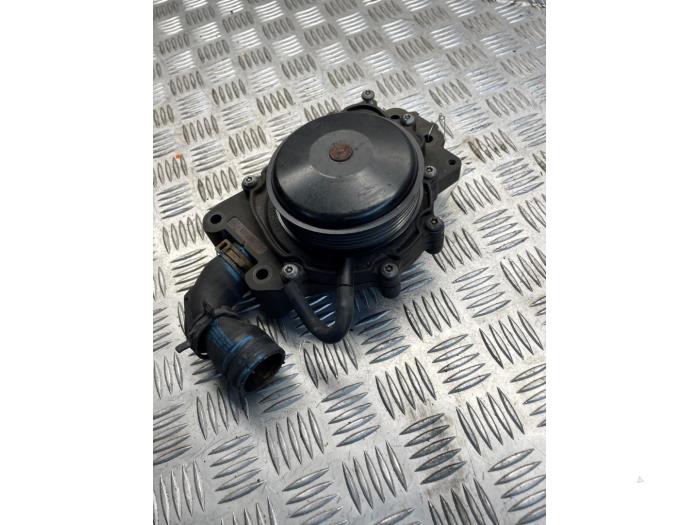 Używane Pompa wodna Mercedes E (W212) E-220 CDI 16V BlueEfficiency Cena € 50,00 Procedura marży oferowane przez EU Engines & Parts BV